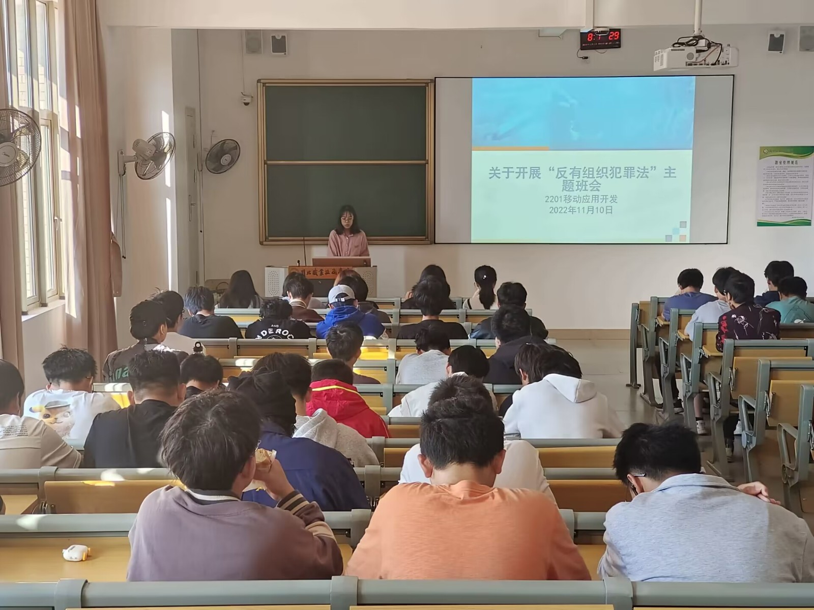 2201移动应用开发.jpg 2201移动应用开发.jpg