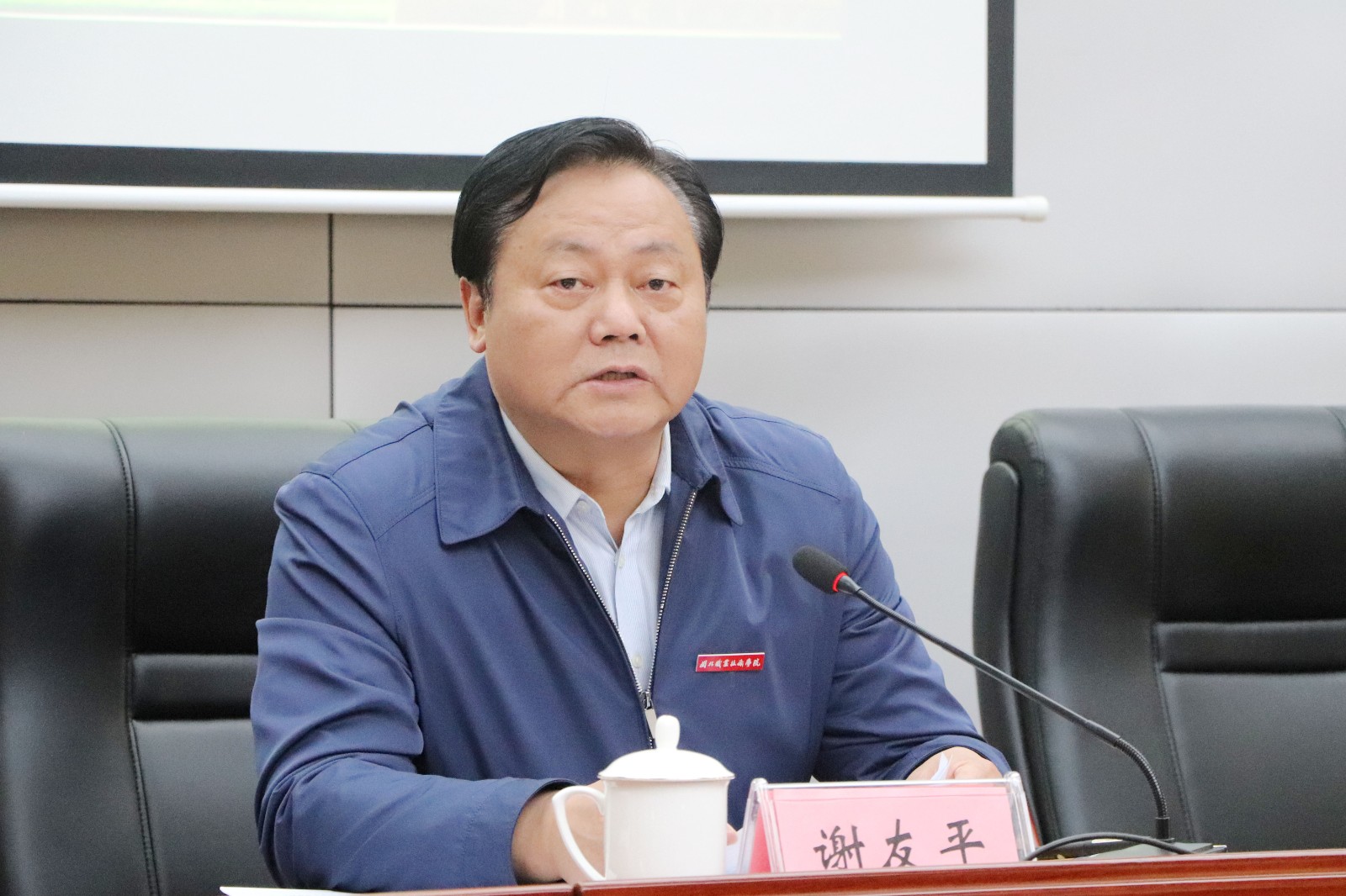 3.8安全_0002_曲线 2.jpg 3.8安全_0002_曲线 2.jpg