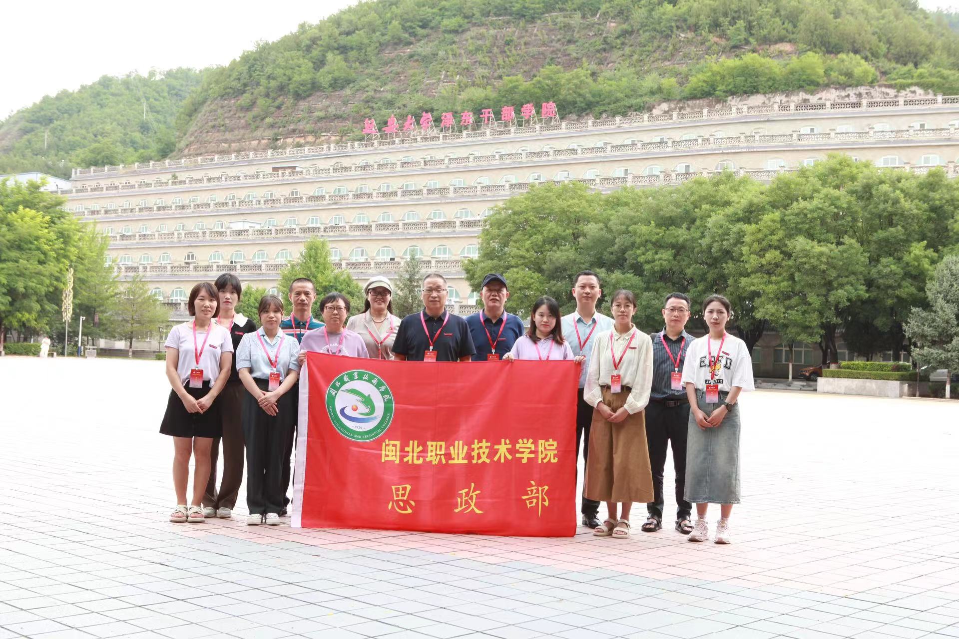 开班合照2.jpg 开班合照2.jpg